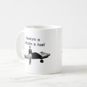 Amelia Earhart Schwarz-weißes Foto, Aviation Quote Kaffeetasse (Vorderseite Links)