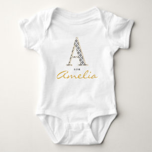 Amelia Name Reveal Letter A ist für Vintages Mädch Baby Strampler