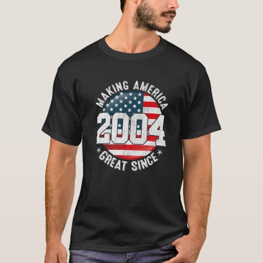America Great Since 2004 USA Flag Retro 18T T-Shirt (Vorderseite)