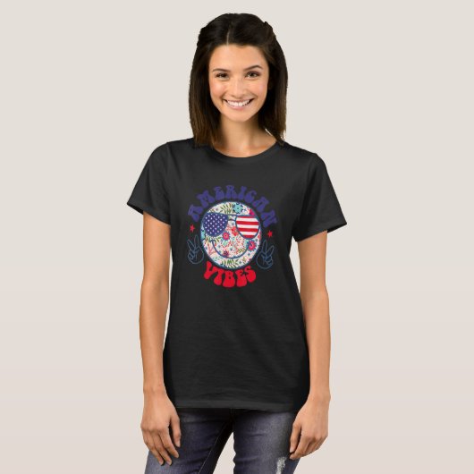 America Vibes Happy Face Smile Blume American 4. T-Shirt (Vorne ganz)
