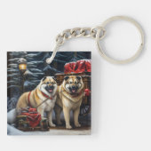 American Akita Snowy Sleigh Ride Weihnachtsdekor Schlüsselanhänger (Rückseite)