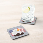 American Bald Eagle and Flag - transparent auf gra Getränkeuntersetzer (Rechte Seite)