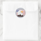 American Bald Eagle and Flag - transparent auf gra Runder Aufkleber (Tasche)