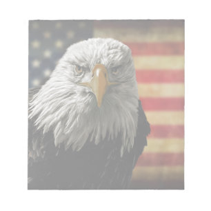 American Bald Eagle auf Grunge Flag Notizblock