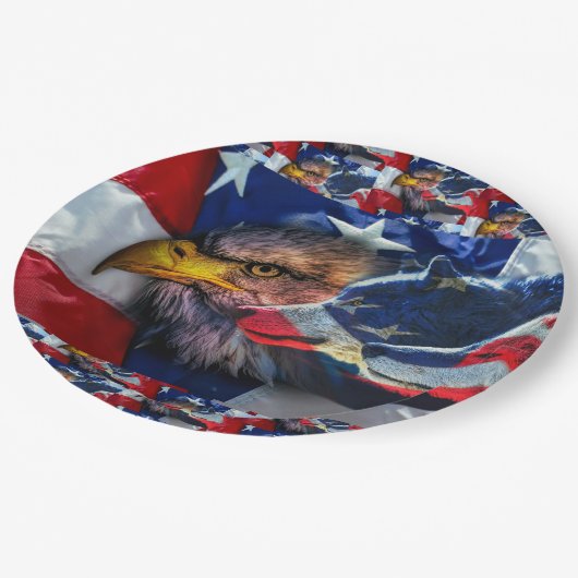 American Bald Eagle Wolf Flag Patriotic Pappteller (Schrägansicht)