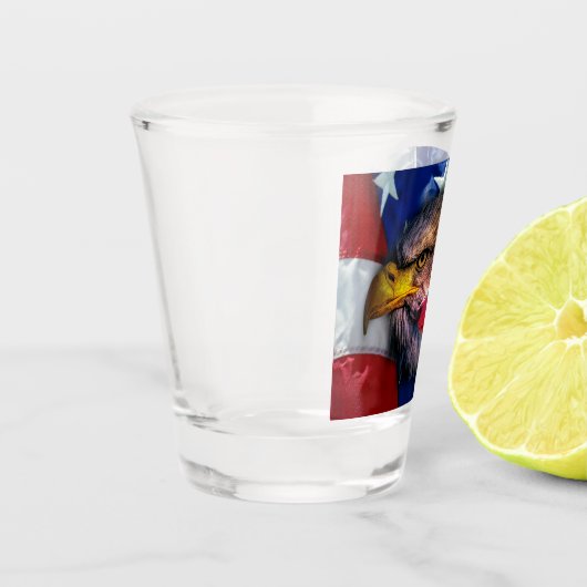 American Bald Eagle Wolf Flag Patriotic Schnapsglas (Links)