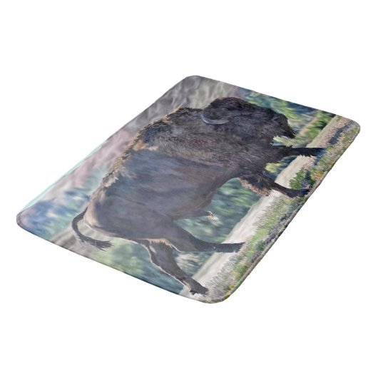 American Bison Roaming in Grassland Badematte (Schrägansicht)