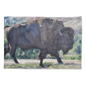 American Bison Roaming in Grassland Kissenbezug (Rückseite)