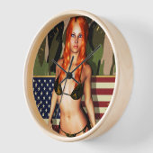 American Camouflage Bikini Babe Wanduhr (Winkel)