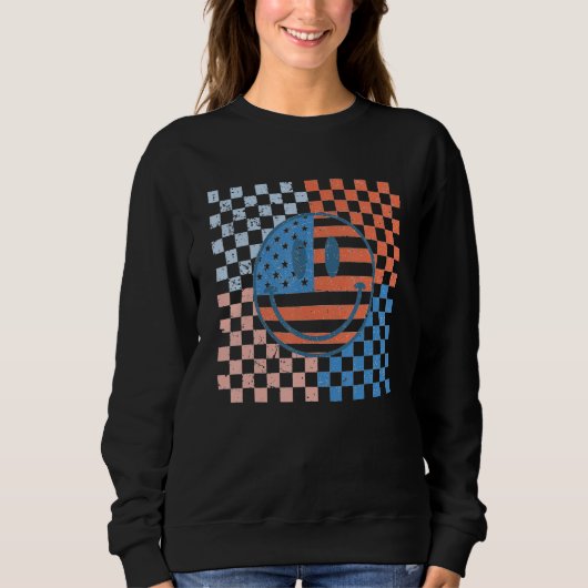 American Checkered Flag Smile Face Retro 4th Of Ju Sweatshirt (Vorderseite)