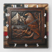 American Eagle Carving with Mountain Background Quadratische Wanduhr (Vorderseite)