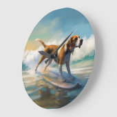 American English Foxhound Beach Surfing Painting Große Wanduhr (Winkel)