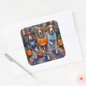American English Foxhound in Halloween Costumes Quadratischer Aufkleber (Umschlag)