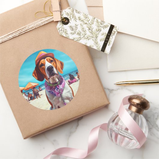 American English Foxhound on Beach, Sommergeschenk Runder Aufkleber (Schenken)