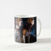 American English Foxhound Snowy Sleigh Weihnachten Kaffeetasse (VorderseiteRechts)