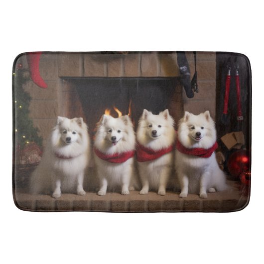 American Eskimo am Feuerplatz Weihnachten Badematte (Vorderseite)
