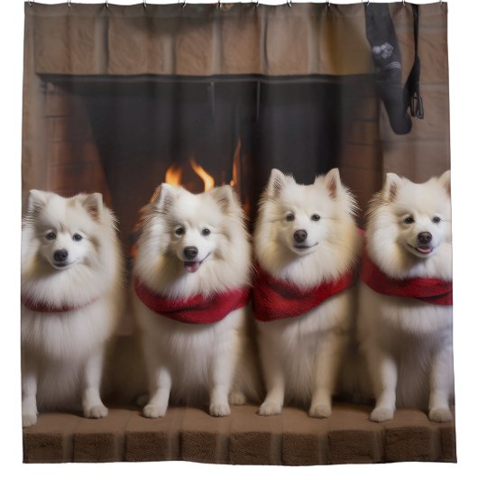 American Eskimo am Feuerplatz Weihnachten Duschvorhang (Vorderseite)