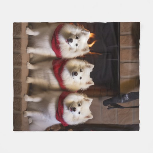American Eskimo am Feuerplatz Weihnachten Fleecedecke (Vorderseite (Horizontal))