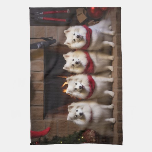American Eskimo am Feuerplatz Weihnachten Geschirrtuch (Vertikal)