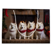 American Eskimo am Feuerplatz Weihnachten Große Geschenktüte (Rückseite)