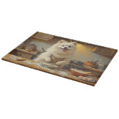 American Eskimo Dog Cooking in Kitchen Schneidebrett (Ecke)