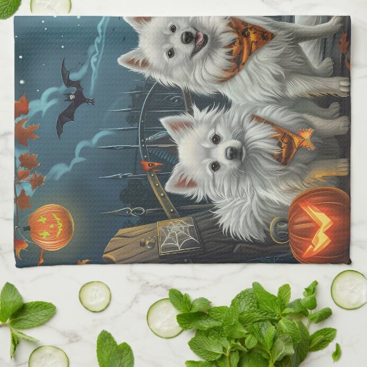 American Eskimo Halloween Spooky Geschirrtuch (Gefaltet)