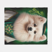 American Eskimo Hund in St. Patrick's Day Dress Fleecedecke (Vorderseite (Horizontal))