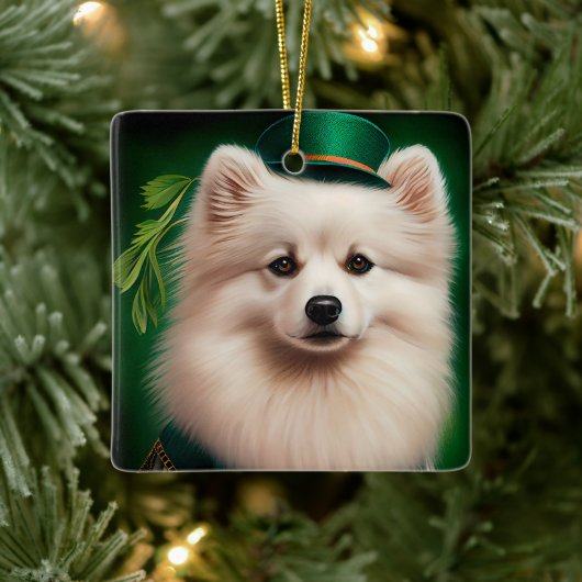 American Eskimo Hund in St. Patrick's Day Dress Keramikornament (Baum)