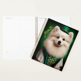 American Eskimo Hund in St. Patrick's Day Dress Planer