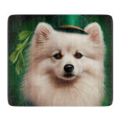 American Eskimo Hund in St. Patrick's Day Dress Schneidebrett (Vorderseite)