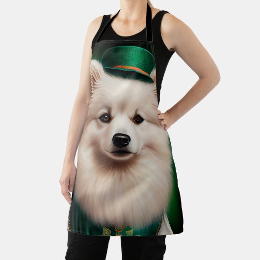 American Eskimo Hund in St. Patrick's Day Dress Schürze (InSitu)