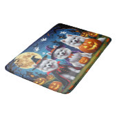 American Eskimo Hunde Pumpkin Halloween Funny Badematte (Schrägansicht)