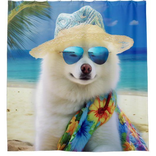 American Eskimo on Beach, Sommergeschenk für Hunde Duschvorhang (Vorderseite)