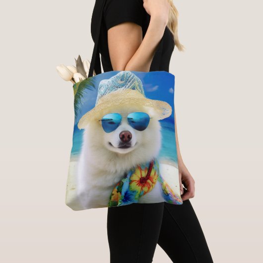 American Eskimo on Beach, Sommergeschenk für Hunde Tasche (Von Nahem)