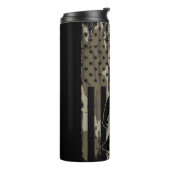 American Flag Bigfoot Bottom Land Camouflage Thermosbecher (Nach links gedreht)
