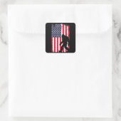 American Flag Bigfoot Quadratischer Aufkleber (Tasche)