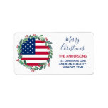 American Flag Patriotic Christmas Rücksendeadresse Adressaufkleber<br><div class="desc">Senden Sie frohe Weihnachtsgrüße an Freunde und Familie mit diesem einzigartigen US-amerikanischen Flag Weihnachtsanschrift Label - Holiday Kranz in einem amerikanischen Fahnen Design moderne rot-weiß-blau Design mit Heiligen und Beeren. Personalisieren mit Familiennamen und Adresse. Dieses patriotische Weihnachtslabel eignet sich perfekt für Militärfamilien, Veteranen, patriotische Familien und Veteranen-Service-Abteilung Weihnachtskarten. COPYRIGHT ©...</div>