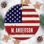 American Flag USA Personalisiert Patriotic Keramik Ornament<br><div class="desc">Dieses Dekor der amerikanischen Fahne ist der perfekte Weg, Ihren patriotischen Geist in dieser Feriensaison zu zeigen. Das Dekor zeichnet sich durch das Design der US Flagge in fett rot, weiß und blau aus. Es ist ein großartiges Geschenk für Militärveteranen und ihre Familien, oder für jeden, der Amerika Liebe und...</div>
