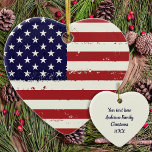 American Flag USA Personalisiert Patriotic Keramik Ornament<br><div class="desc">Dieses Dekor der amerikanischen Fahne ist der perfekte Weg, Ihren patriotischen Geist in dieser Feriensaison zu zeigen. Das Dekor zeichnet sich durch das Design der US Flagge in fett rot, weiß und blau aus. Es ist ein großartiges Geschenk für Militärveteranen und ihre Familien, oder für jeden, der Amerika Liebe und...</div>