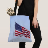 American Flag Wave in the Sky Color Large Tasche (Von Nahem)