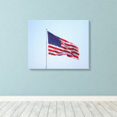 American Flag Waving in the Sky Color 16x20 Leinwanddruck (Insitu (Holzboden))