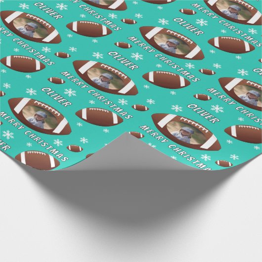 American Football Ball Frohe Weihnachts-Foto Geschenkpapier (Ecke)