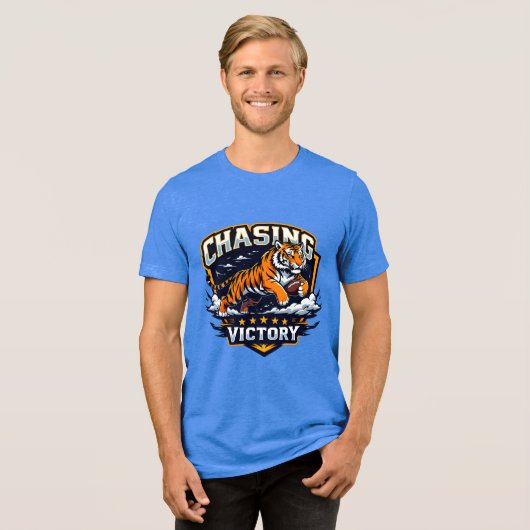 American Football Chasing Sieger Tri-Blend Shirt (Vorderseite voll)