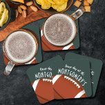 American Football Dark Green Rechteckiger Pappuntersetzer<br><div class="desc">Die Untersetzer sind mit einem American Football auf dunkelgrün und den Begriffen "It's Game Day!" und Ihrem Nachnamen versehen. Mehr Farben und passende Artikel in unserem Shop.</div>