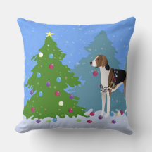American Foxhound dekoriert Weihnachtsbaumwald