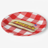 American Hot Dog auf Buffalo Kariert Paper Plate Pappteller (Schrägansicht)
