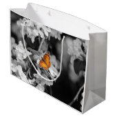 American Lady Butterfly On Blossom Geschenktasche Große Geschenktüte (Rückseite Schrägansicht)