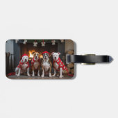 American Staffordshire by Fireplace Christmas Gepäckanhänger (Rückseite horizontal)