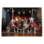 American Staffordshire by Fireplace Christmas Große Geschenktüte (Vorderseite)
