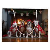 American Staffordshire by Fireplace Christmas Große Geschenktüte (Rückseite)